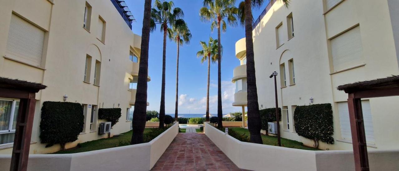 Beachfront Neptuno I, Complex,Views,Pool,Garden, Elviria Marbella Esterno foto