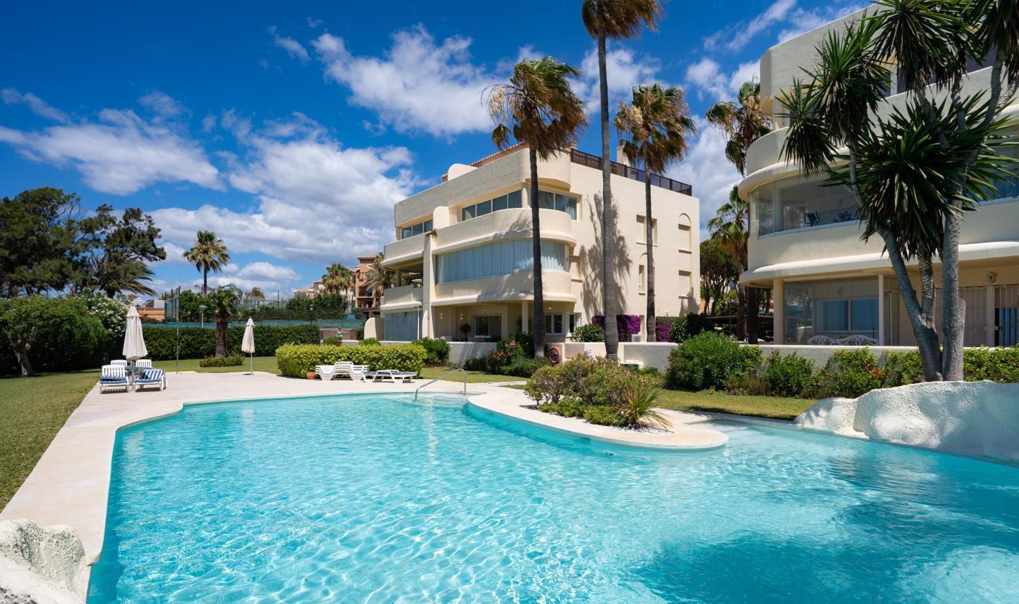 Beachfront Neptuno I, Complex,Views,Pool,Garden, Elviria Marbella Esterno foto