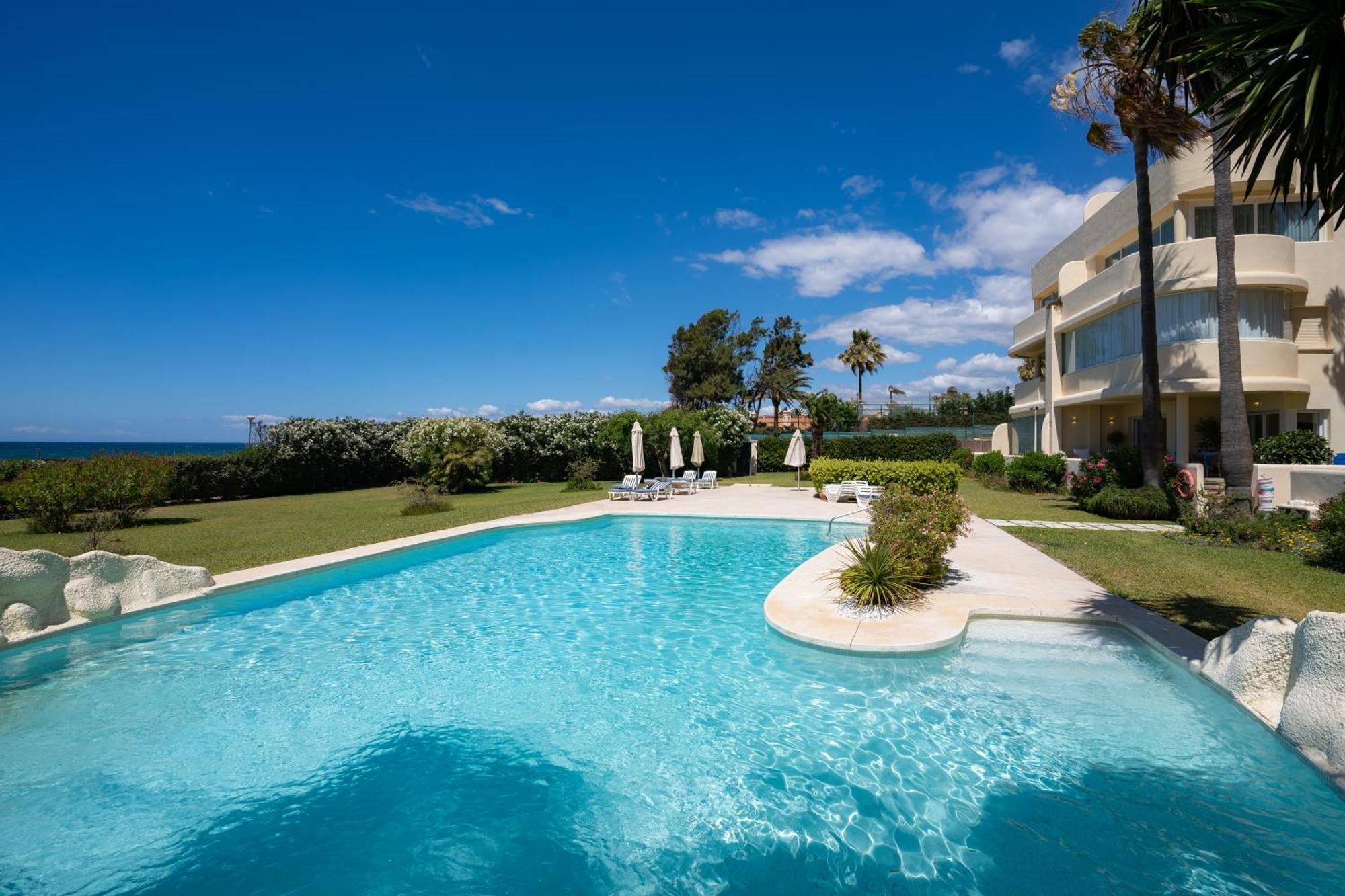 Beachfront Neptuno I, Complex,Views,Pool,Garden, Elviria Marbella Esterno foto